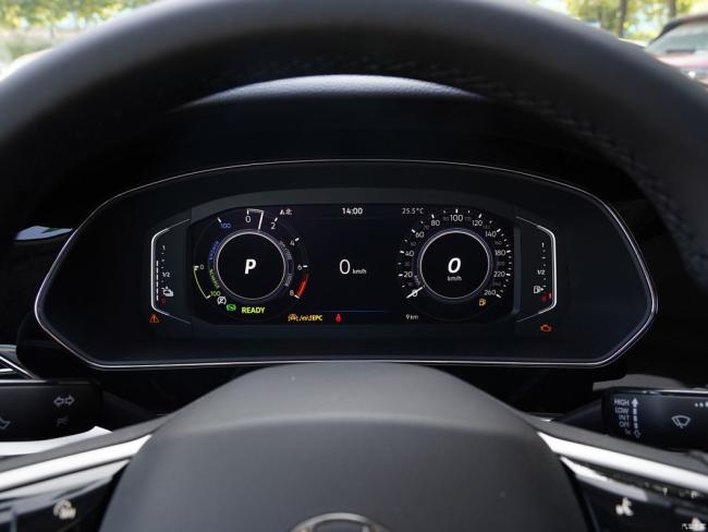 2023 Model VW Passat Phev New Enery Vehicle Long Battery Life Luxury Version New Car for Sale