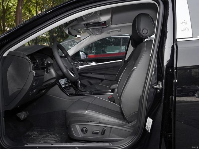 2023 Model VW Passat Phev New Enery Vehicle Long Battery Life Luxury Version New Car for Sale