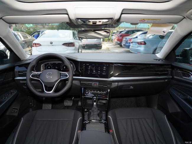 2023 Model VW Passat Phev New Enery Vehicle Long Battery Life Luxury Version New Car for Sale