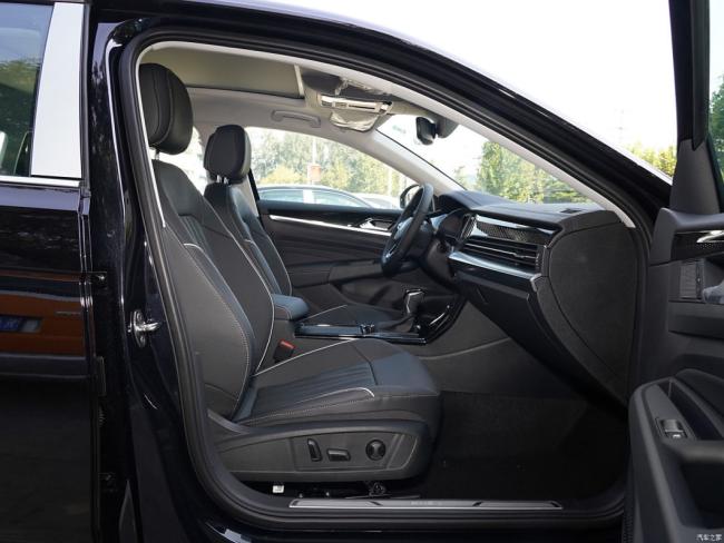 2023 Model VW Passat Phev New Enery Vehicle Long Battery Life Luxury Version New Car for Sale