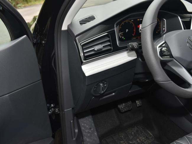 New Car Price Gasoline Car VW Volkswagen Tiguan L (2023) Redesigned 330tsi 2WD Zhixiang Version