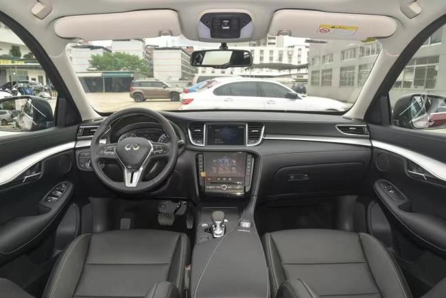 Infiniti 2.0t 4WD Elite Edition