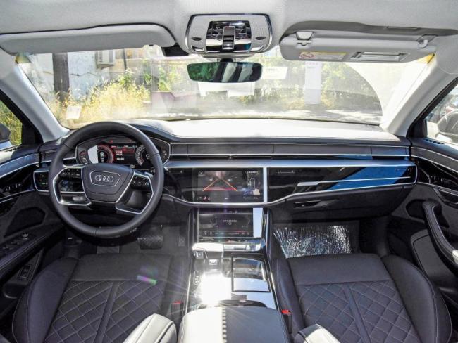 New Gasoline Car Luxury Car in Stock Audi A8 (2023) A8l 50tfsi Quattro Selected Version