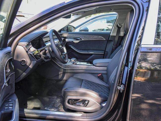 New Gasoline Car Luxury Car in Stock Audi A8 (2023) A8l 50tfsi Quattro Selected Version