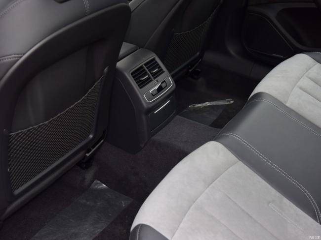 New Gasoline Car Luxury Car Audi A4l (2023) 45tfsi Quattro Selected Dynamic Version