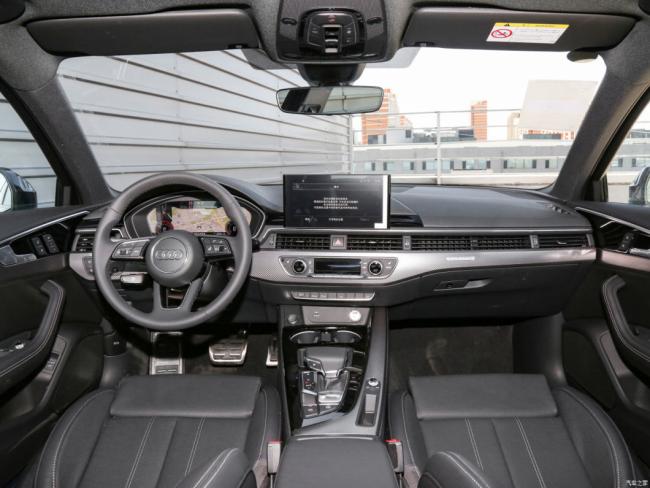 New Gasoline Car Luxury Car Audi A4l (2023) 40tfsi Quattro Luxury Dynamic Version