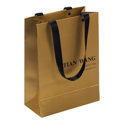 Китай Дозоры бумаги золота верхнего сегмента изготовленные на заказ кладут печатание в мешки логотипа веревочки ленты сатинировки продается