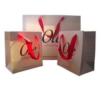 China Custom Printed White Paper Gift Bags Wholesale Spot UV Logo Ribbon Handle for sale