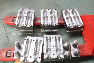 Chine L'eau transparente Juice Bottle Blow Molding Machine d'animal familier à vendre