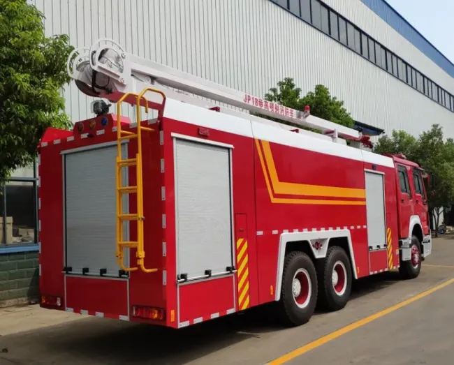 Sinotruk 10-Wheel 371HP 10tons Water 2tons Foam HOWO Fire Truck