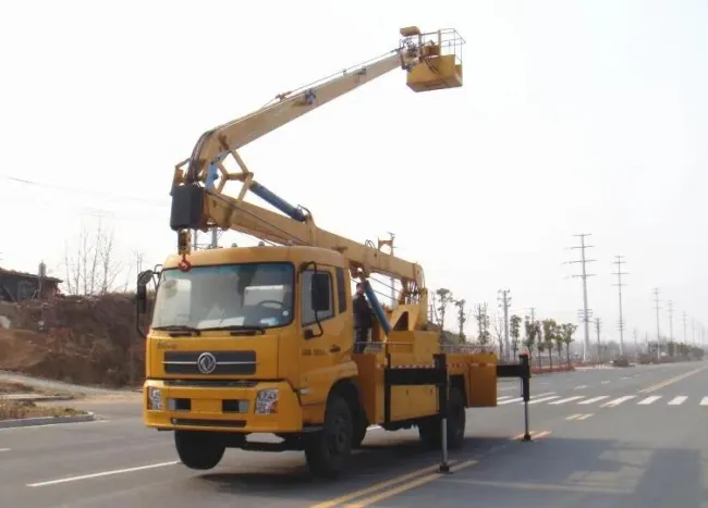 Dongfeng 4X2 Mounted Hydraulic 20 28 30 32 35 40 Meter Telescopic Folding Boom Lift Working Aerial Platform Work Bucket High-Altitude Operation Truck