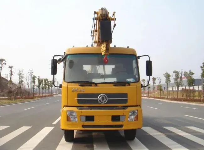 Dongfeng 4X2 Mounted Hydraulic 20 28 30 32 35 40 Meter Telescopic Folding Boom Lift Working Aerial Platform Work Bucket High-Altitude Operation Truck