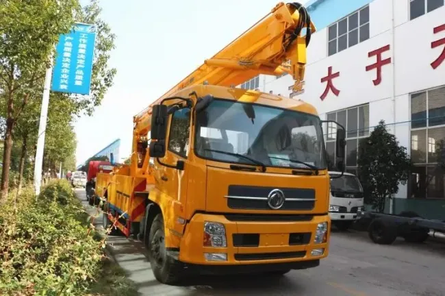 Dongfeng 4X2 Mounted Hydraulic 20 28 30 32 35 40 Meter Telescopic Folding Boom Lift Working Aerial Platform Work Bucket High-Altitude Operation Truck