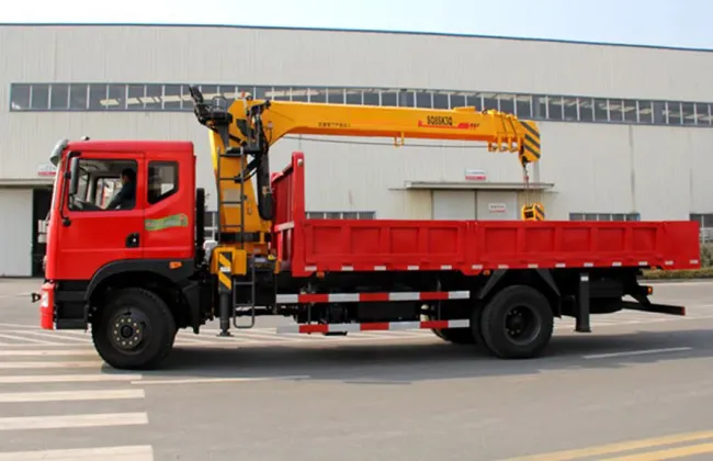 8 Ton Telescopic Truck Mounted Crane Dongfeng Cheap Price for Sale