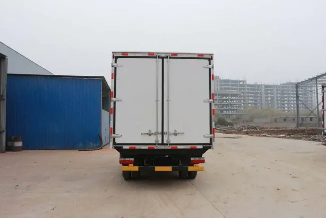 Jmc 5 Tons Small Refrigerator Box Truck Light Freezer Refrigerated Truck