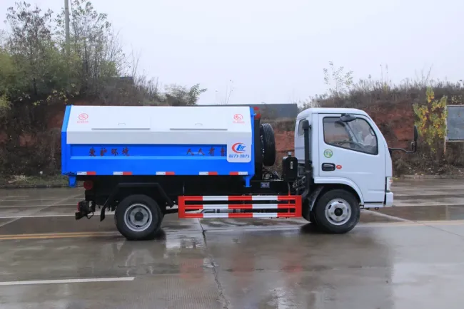Hot Sale Dongfeng 5000liters/5cbm Small Hook Lift Side Loading Garbage Compactor Truck