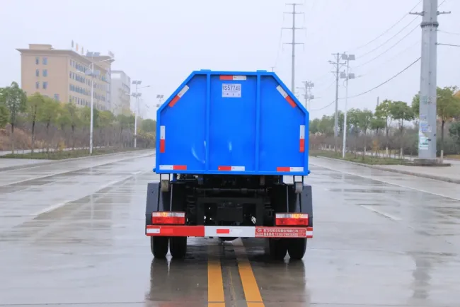 Hot Sale Dongfeng 5000liters/5cbm Small Hook Lift Side Loading Garbage Compactor Truck