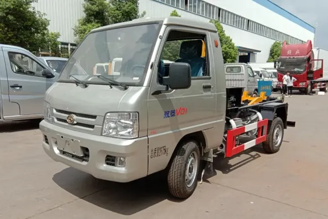 Foton 3cbm/3000liters Hook-Lift Arm Type Garbage Truck Garbage Removal Transfer Truck