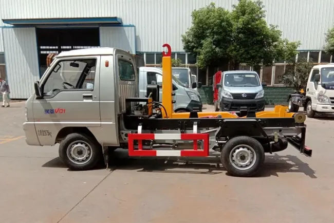 Foton 3cbm/3000liters Hook-Lift Arm Type Garbage Truck Garbage Removal Transfer Truck