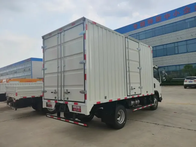 Factory Price Cheapst 4X2 120HP Light Duty Cargo Box Cargo Truck Trailer for Sale
