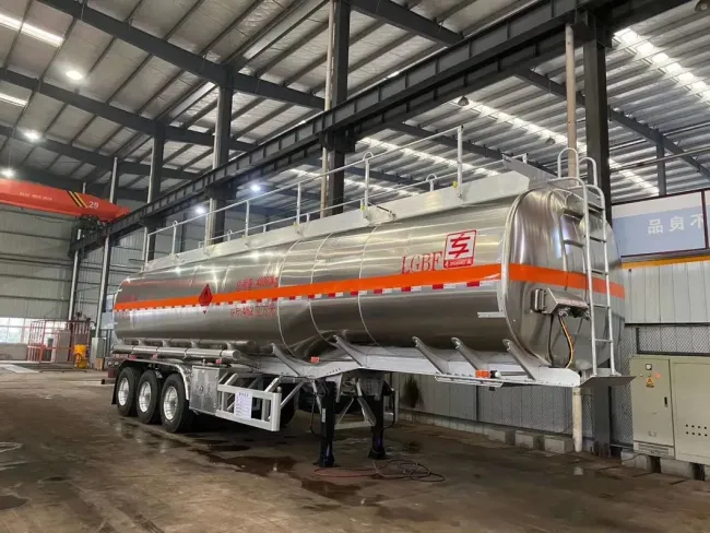 42000L 46000L Aluminum Alloy Tank Oil Fuel Truck Trailer Diesel Petrol Aviation Kerosene Transport Tanker Semi Trailer Oil Shipped Half Hanged