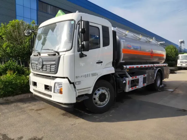 Dongfeng 12-15m3 Diesel Tank Oil Tanker Delivery Truck with Good Price Oil Tanker Truck