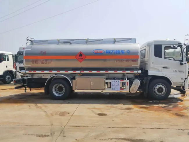 Dongfeng 12-15m3 Diesel Tank Oil Tanker Delivery Truck with Good Price Oil Tanker Truck