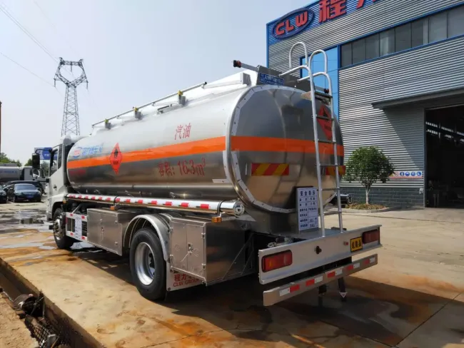 Dongfeng 12-15m3 Diesel Tank Oil Tanker Delivery Truck with Good Price Oil Tanker Truck