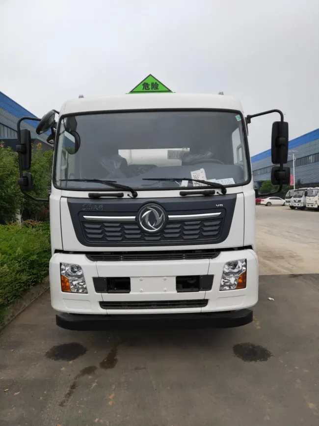 Dongfeng 12-15m3 Diesel Tank Oil Tanker Delivery Truck with Good Price Oil Tanker Truck