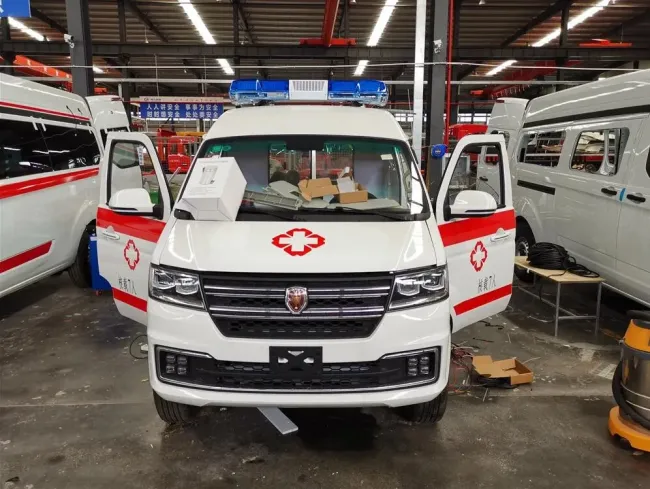 Negative Pressure Emergency Medical Ambulance Car for Patients Delivery and Treatment