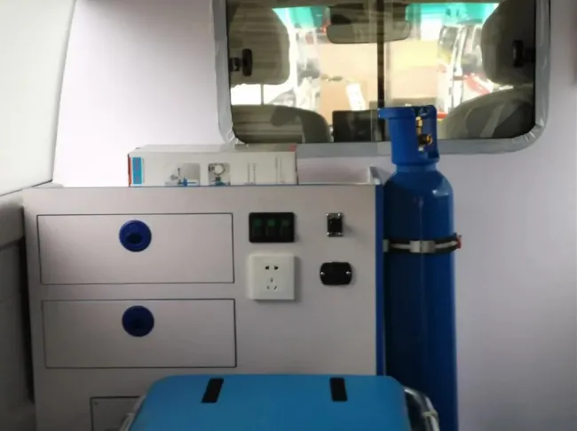 Negative Pressure Emergency Medical Ambulance Car for Patients Delivery and Treatment