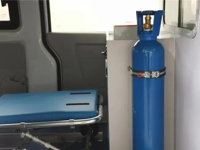 Negative Pressure Emergency Medical Ambulance Car for Patients Delivery and Treatment