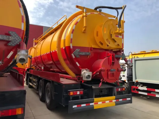 Shacman 8X4 High Vacuum Sewage and Waste Water Suction Trucks