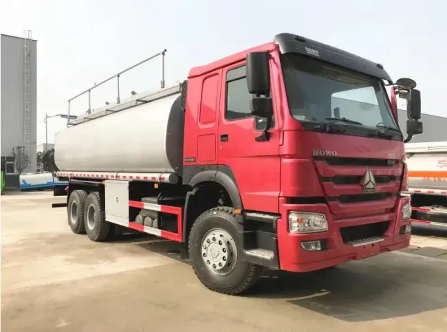 China New HOWO 20000L Capacity 20t Diesel Oil Tanker Fuel Tank Truck