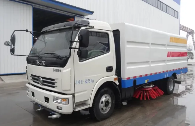 Dongfeng 5cbm Street Cleaning Truck 95HP Small Street Sweeper Truck Sweeper Ride on