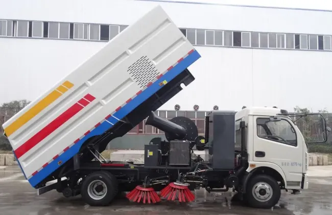 Dongfeng 5cbm Street Cleaning Truck 95HP Small Street Sweeper Truck Sweeper Ride on