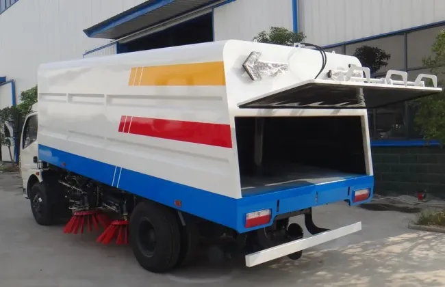 Dongfeng 5cbm Street Cleaning Truck 95HP Small Street Sweeper Truck Sweeper Ride on