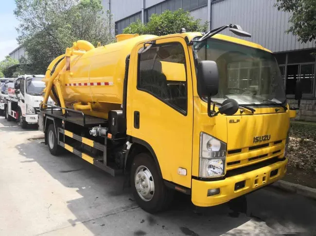Is Uzu 6000litres 1500gallons Vacuum Sewer Suction Tanker Truck 6tons Gully Cleaning Emptier