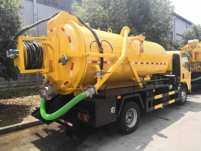 Is Uzu 6000litres 1500gallons Vacuum Sewer Suction Tanker Truck 6tons Gully Cleaning Emptier