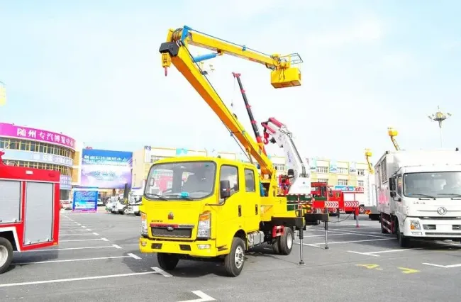 HOWO 16m-18m Truck Mounted Insulated Aerial Lift Truck for Philippines