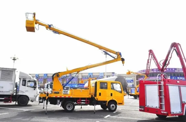 HOWO 16m-18m Truck Mounted Insulated Aerial Lift Truck for Philippines