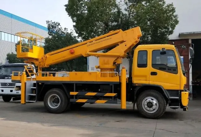 Japanese Brand 16m 18m 20m 22m 24m 26 Meter 28m 30m 32m 35m 38m Telescopic Boom Overhead Working Truck Man Lift Working Truck