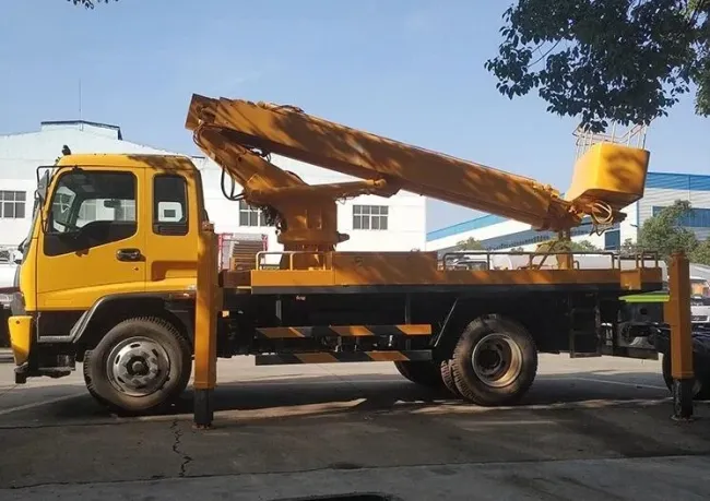 Japanese Brand 16m 18m 20m 22m 24m 26 Meter 28m 30m 32m 35m 38m Telescopic Boom Overhead Working Truck Man Lift Working Truck