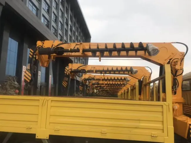 HOWO/1suzu 6tons Telescopic Boom Truck Mounted Crane Construction Crane Truck