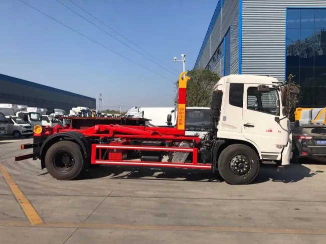8-10 Cubic Meters Hook Swing Arm Garbage Truck