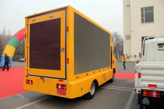 HOWO 4*2 Good Quality P4 P5 P6 Full Color Mobile LED Advertising Food Truck Display Screen for Sale