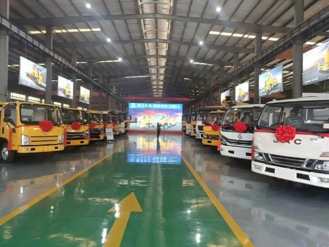 8cbm Rear Loader Compressed Compactor Garbage Truck Dongfeng Garbage Compactor Collection Truck