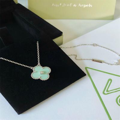 Chine VCA HK Setting 18k White Gold Diamond Necklace Van Cleef Arpels Holiday Pendant à vendre