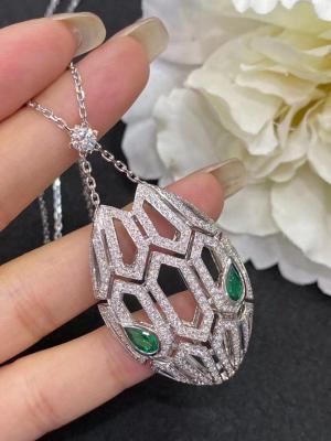 China Luxury Wedding 18K Gold Diamond Necklace Custom Jewelry Pendant for sale