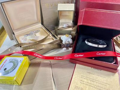 Chine 18K l'or de luxe Sapphire Bracelet Custom Prong Setting a martelé l'exécution fine de boîte à bijoux à vendre